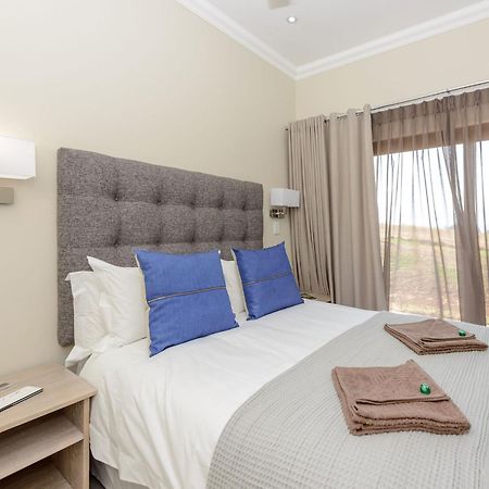 Cayley Mountain Resort Champagne Valley Buitenkant foto
