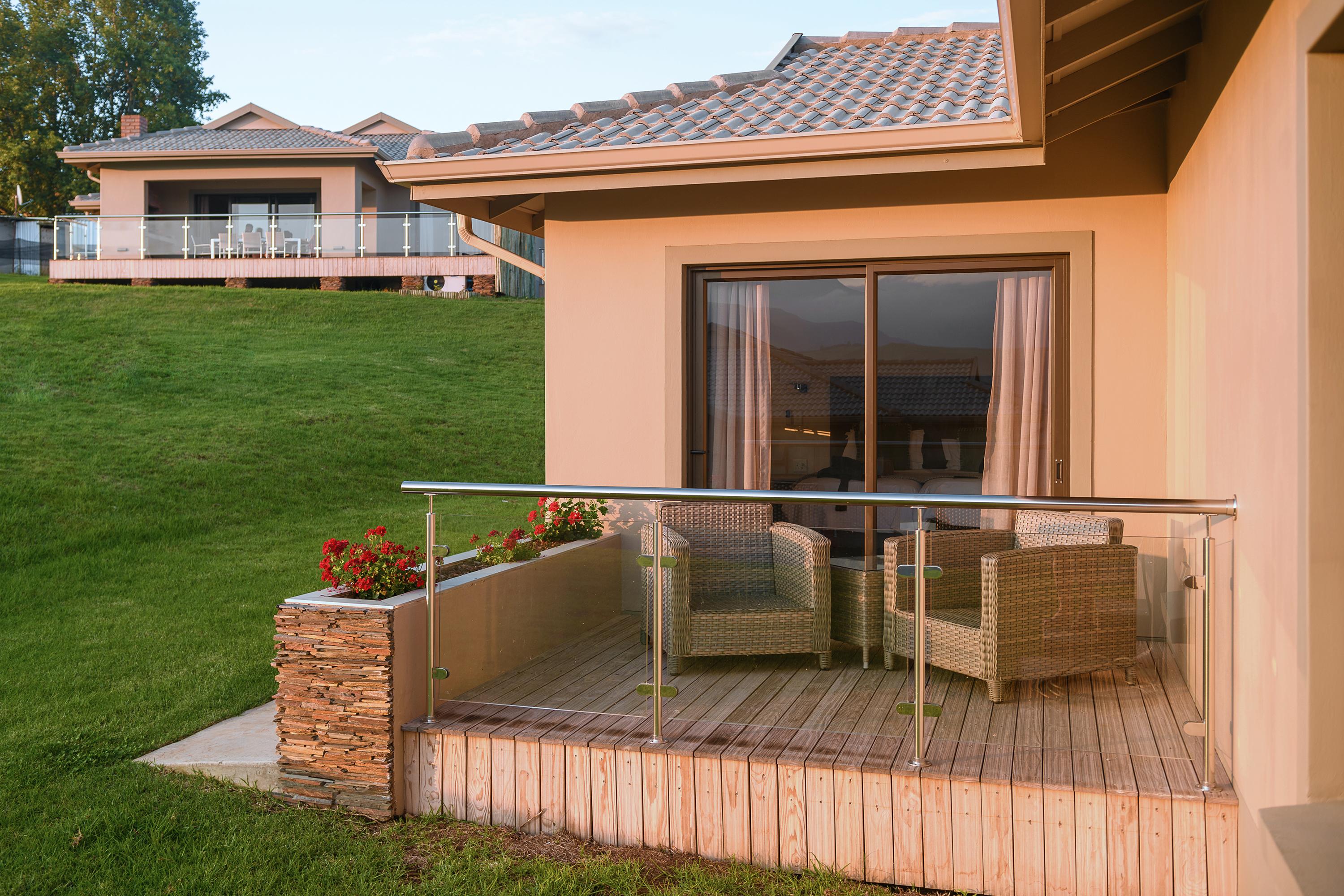 Cayley Mountain Resort Champagne Valley Buitenkant foto