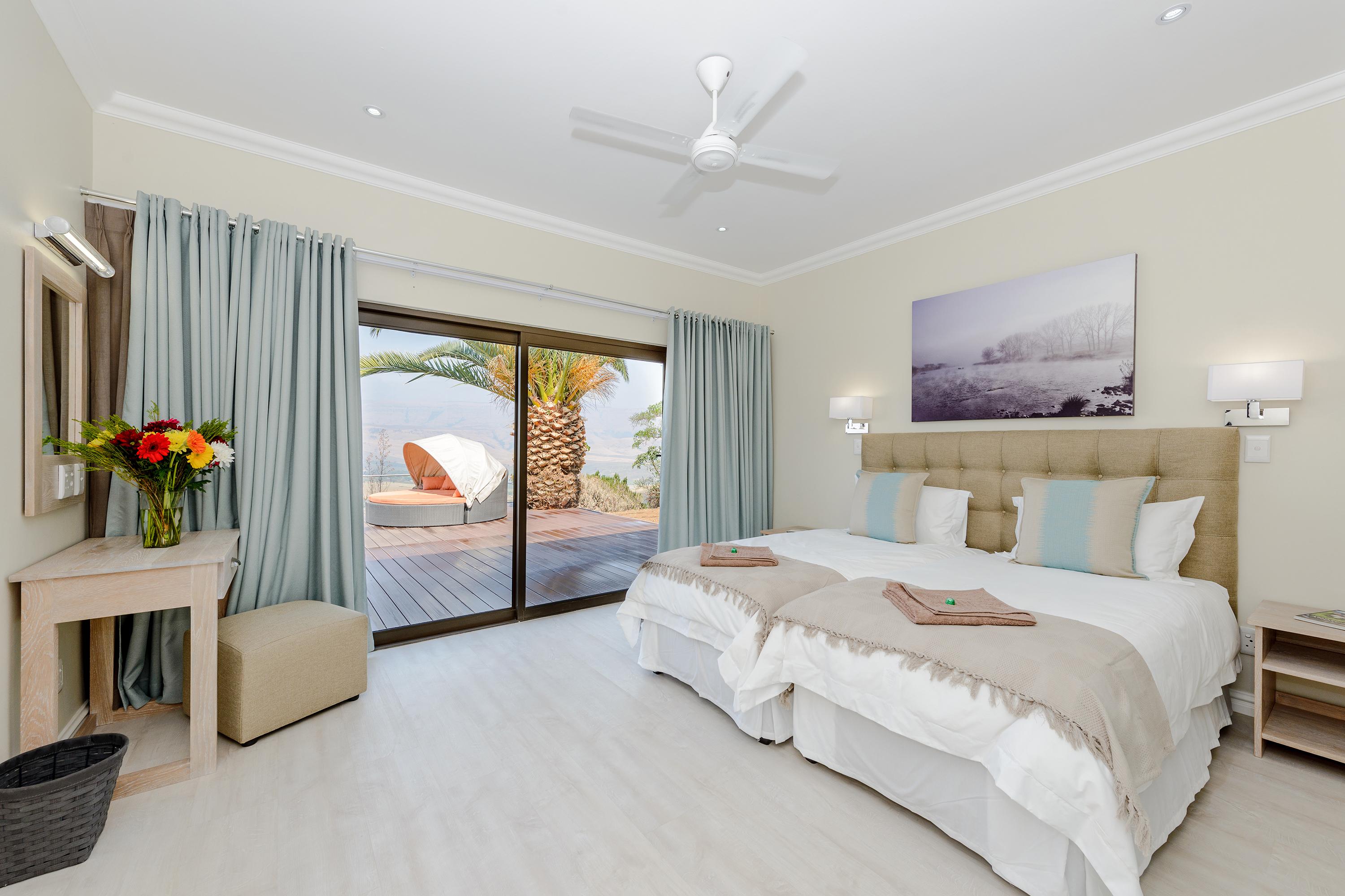 Cayley Mountain Resort Champagne Valley Buitenkant foto