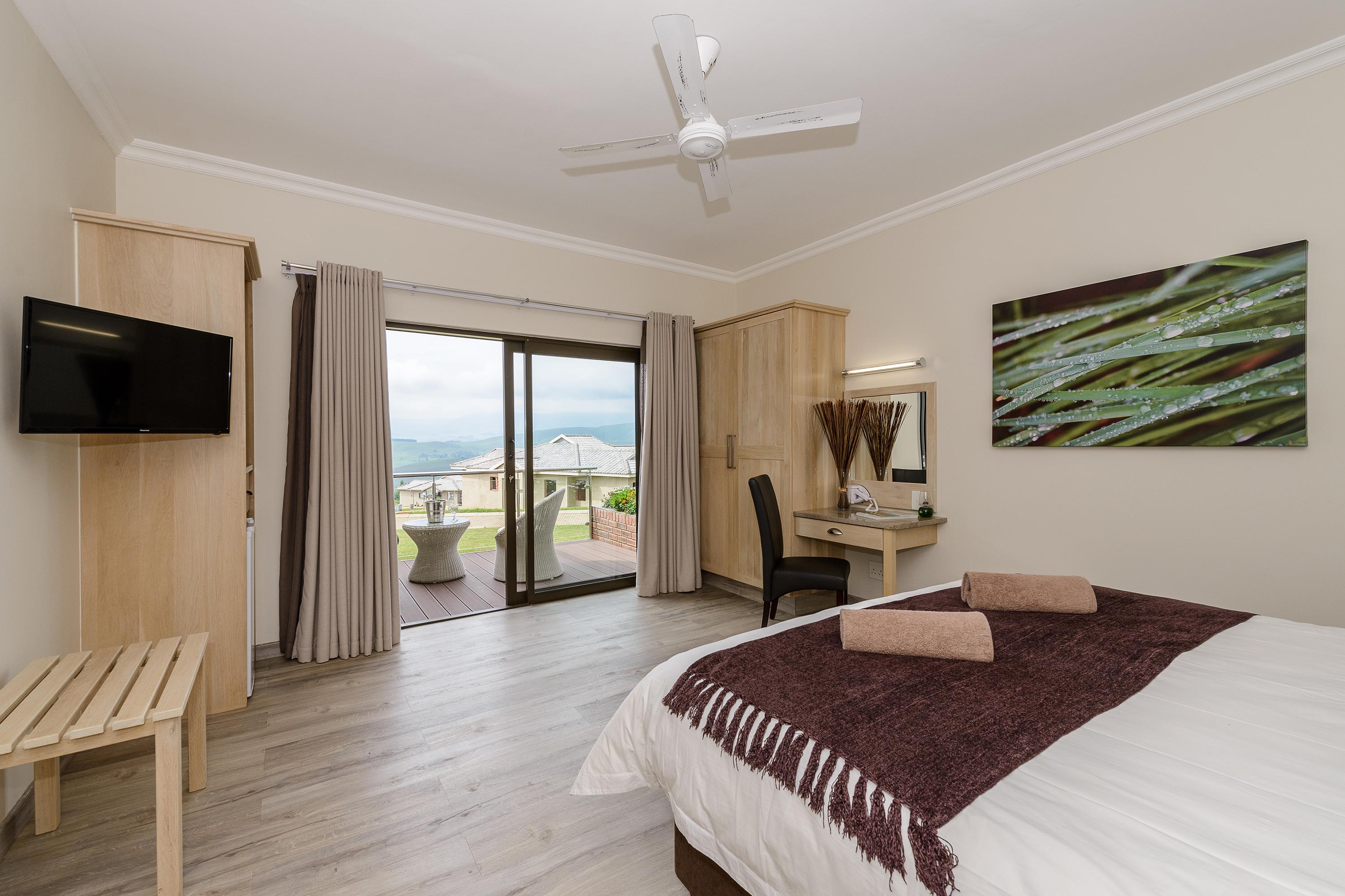 Cayley Mountain Resort Champagne Valley Buitenkant foto