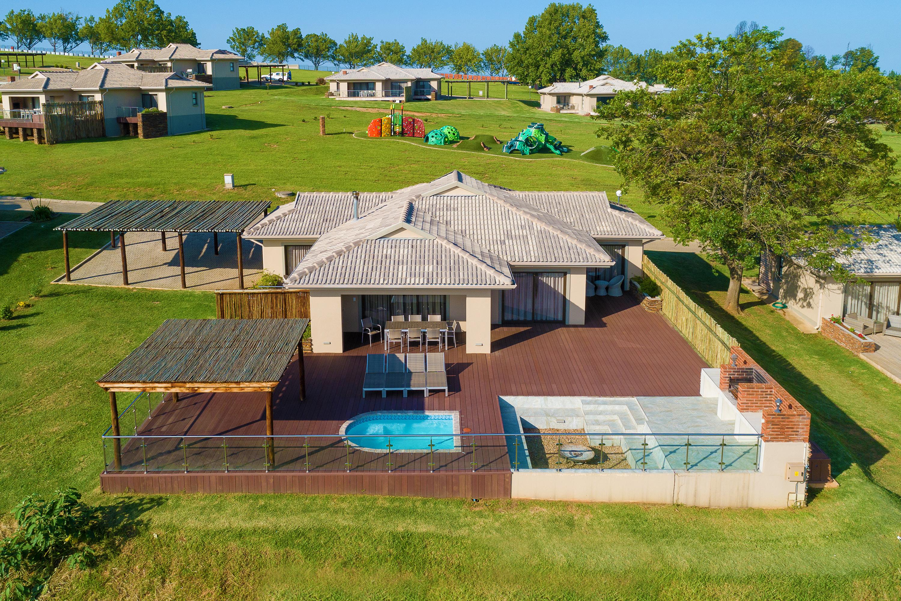 Cayley Mountain Resort Champagne Valley Buitenkant foto