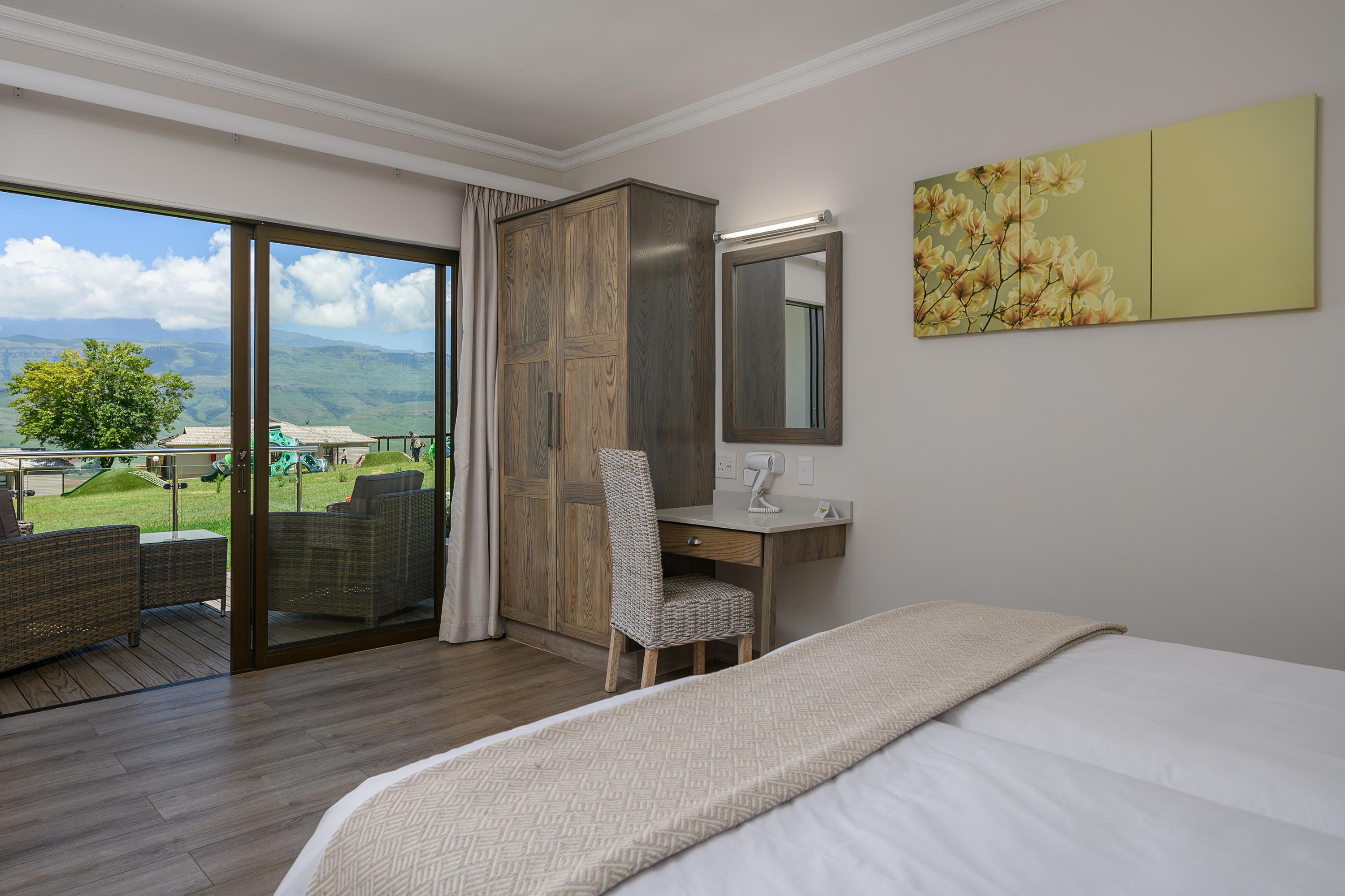 Cayley Mountain Resort Champagne Valley Buitenkant foto