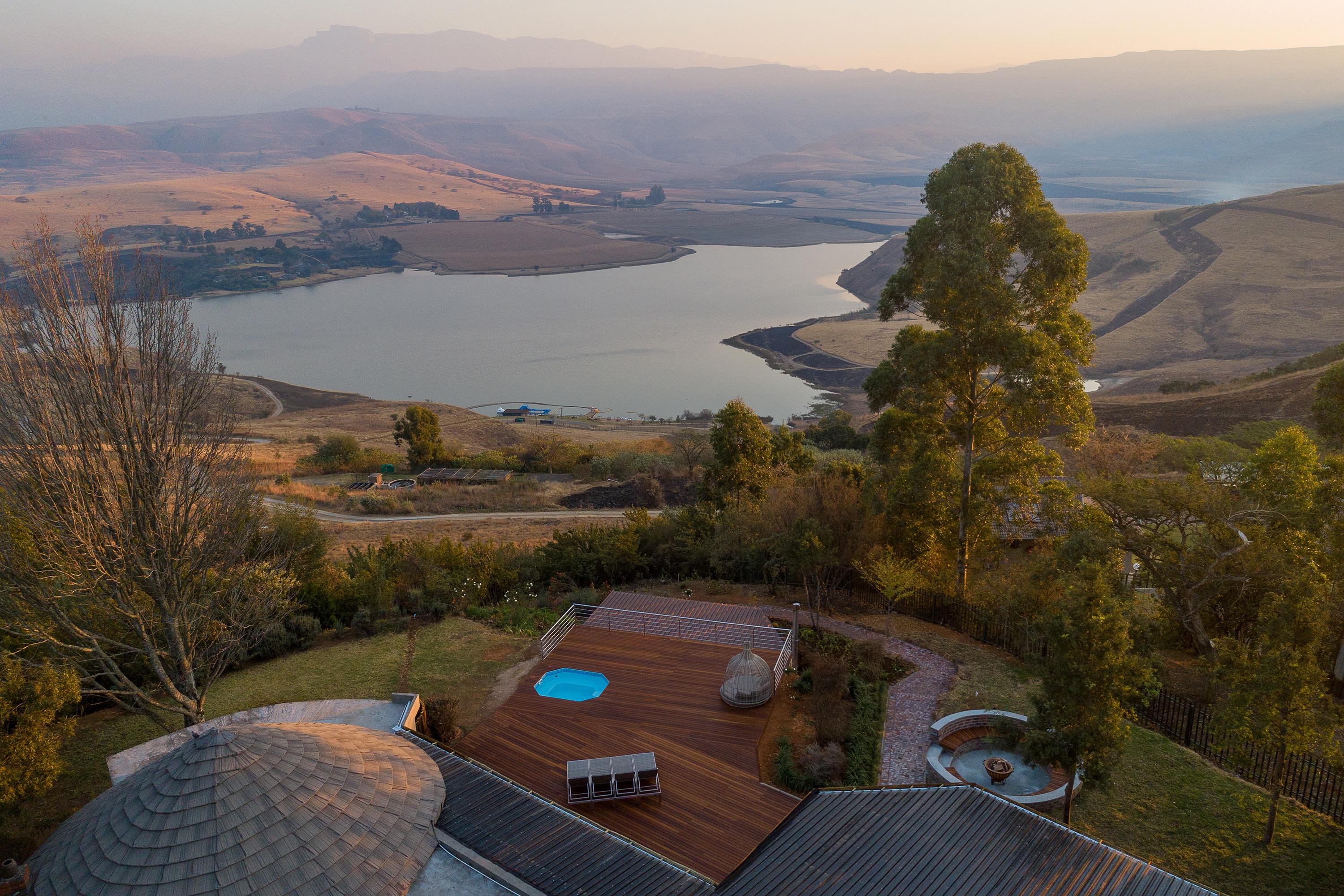 Cayley Mountain Resort Champagne Valley Buitenkant foto