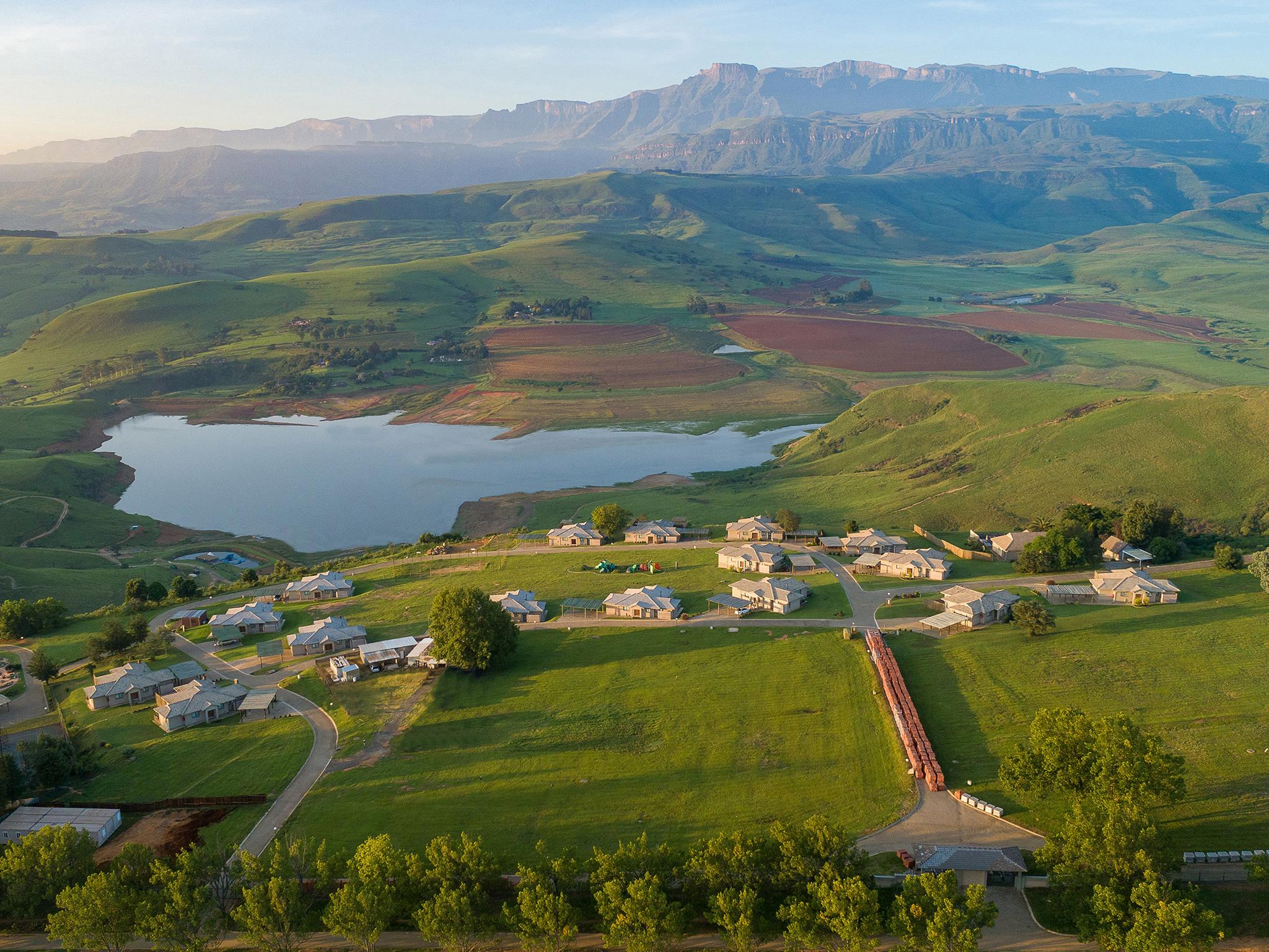 Cayley Mountain Resort Champagne Valley Buitenkant foto