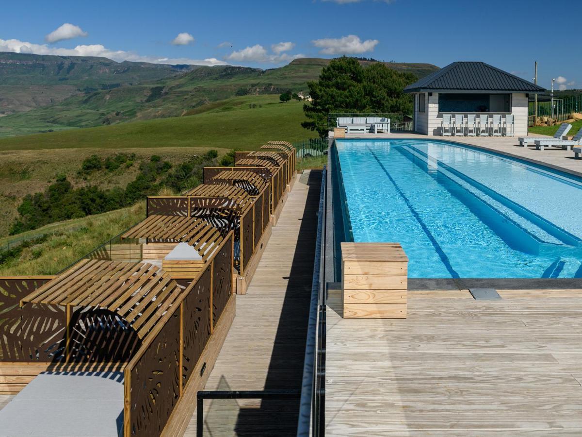 Cayley Mountain Resort Champagne Valley Buitenkant foto