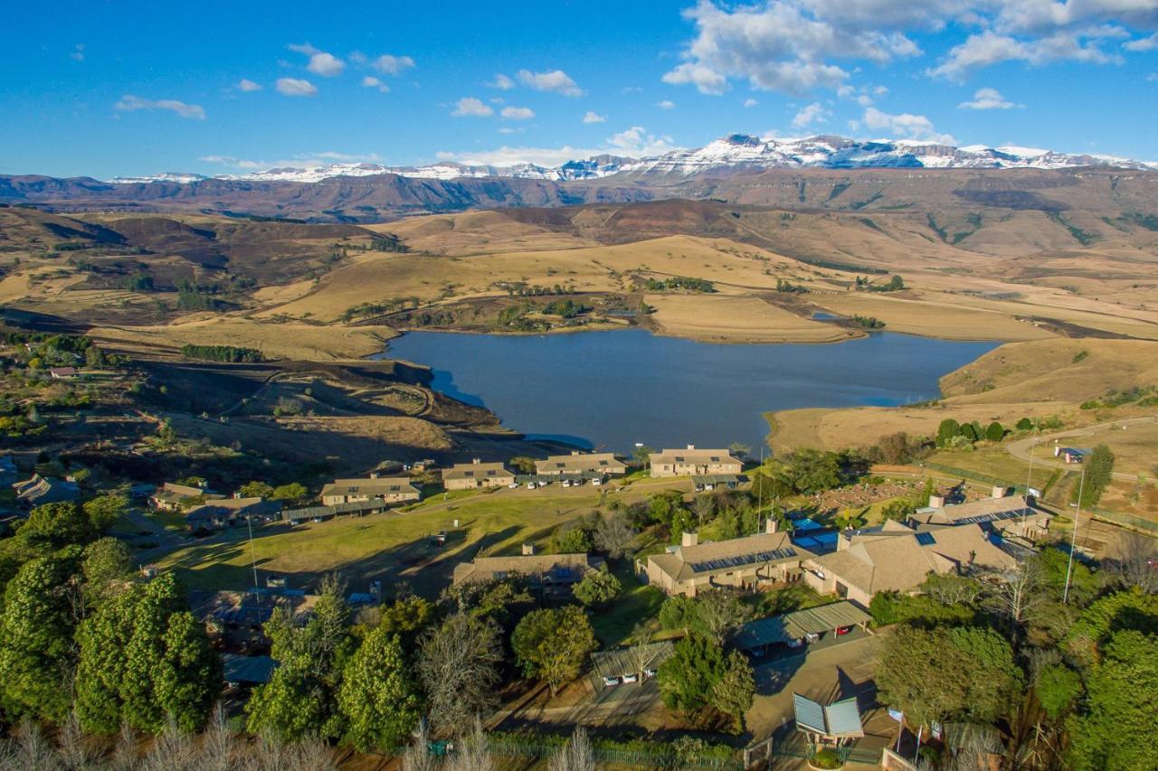 Cayley Mountain Resort Champagne Valley Buitenkant foto