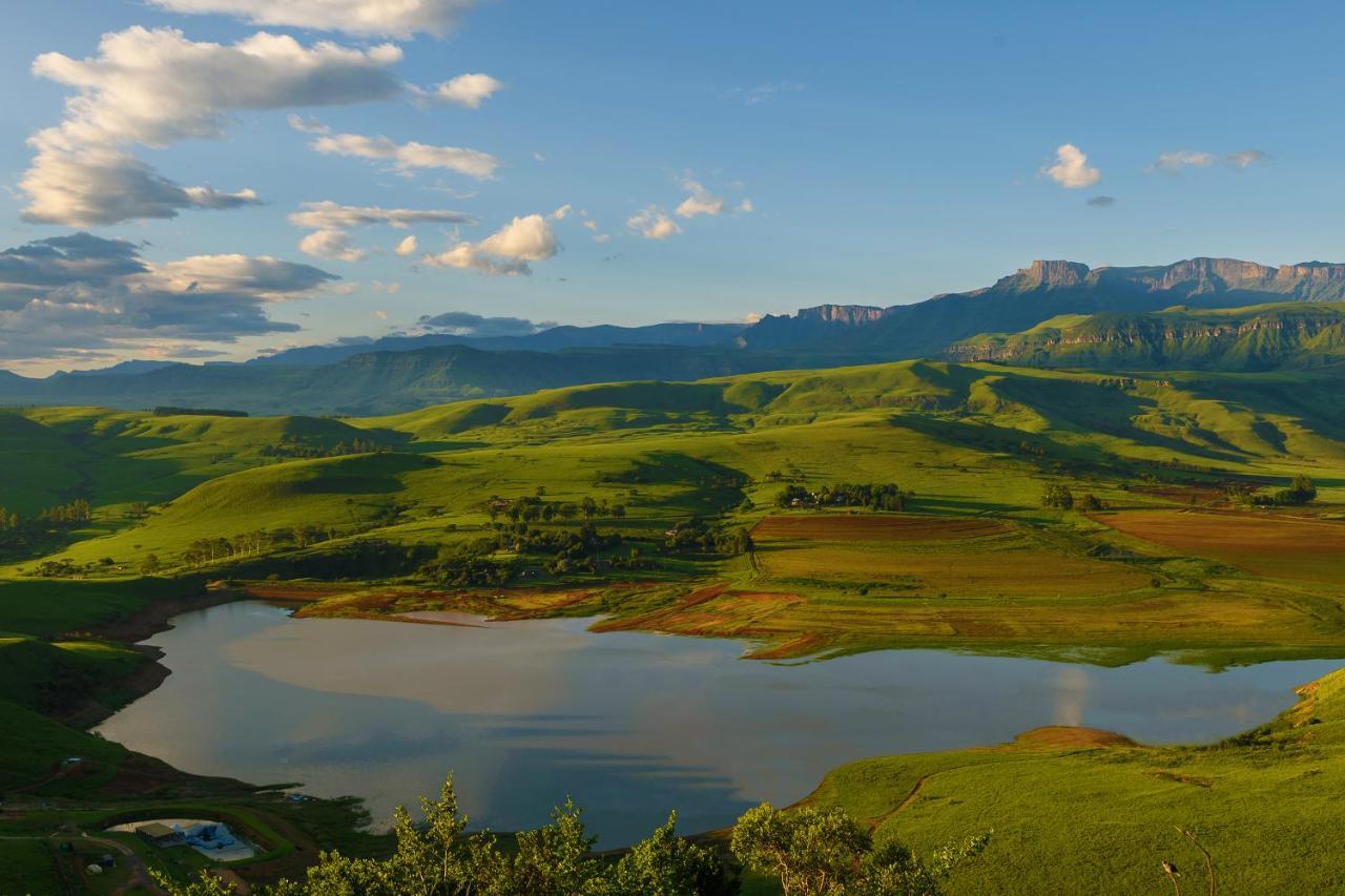 Cayley Mountain Resort Champagne Valley Buitenkant foto